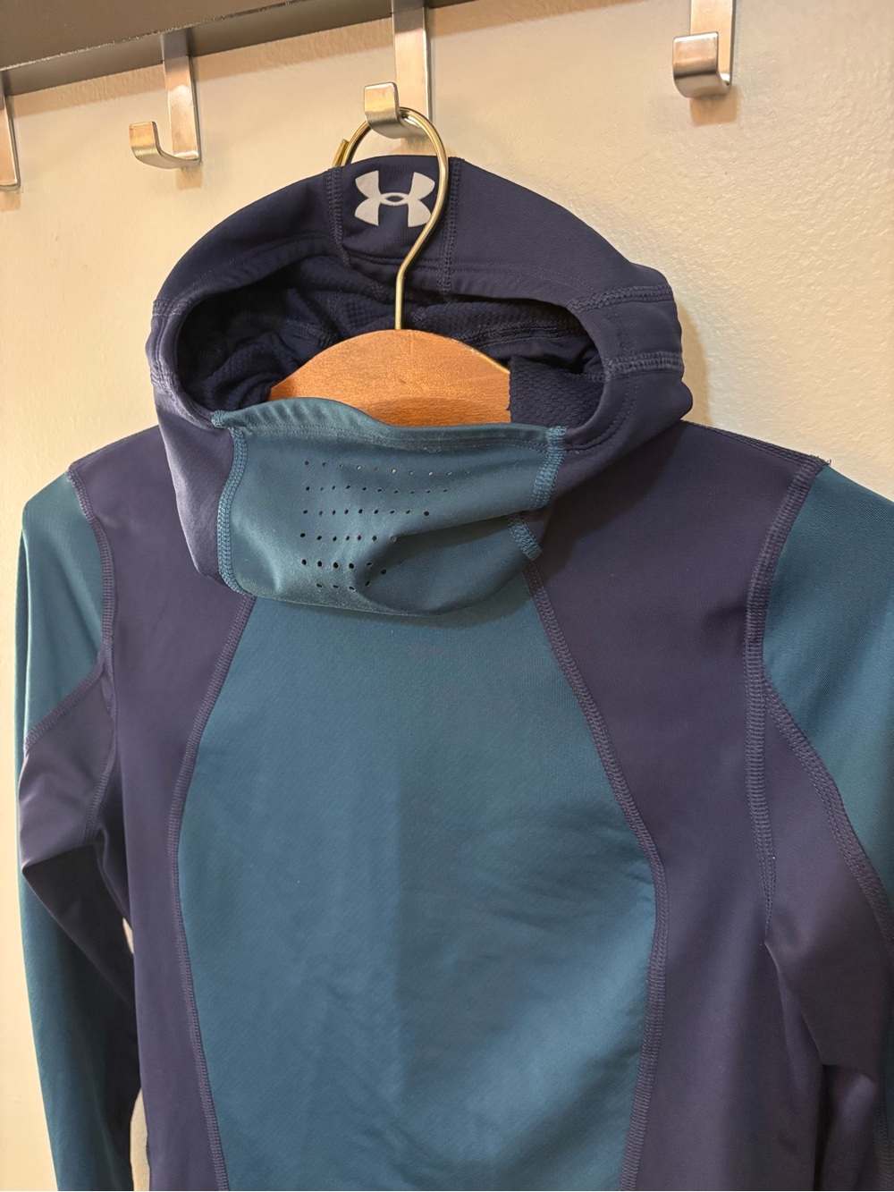 Under Armour ColdGear Balaclava Hoodie Built In Face Mask Teal Navy Blue Womens